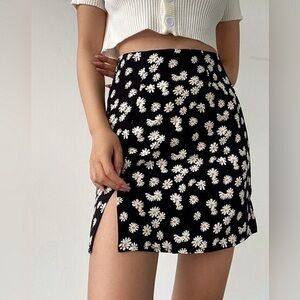 NWOT Hollister daisy print floral short skirt mini black white side zip size S